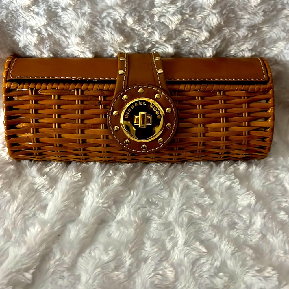 Michael Kors Straw clutch
